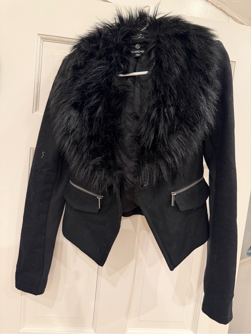bebe Black Faux Fur Collar Cropped Tailored Jacket